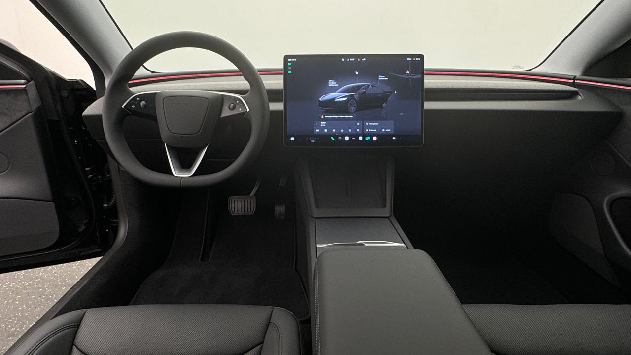 Tesla<br>Model 3 Long Range Dual Motor AWD