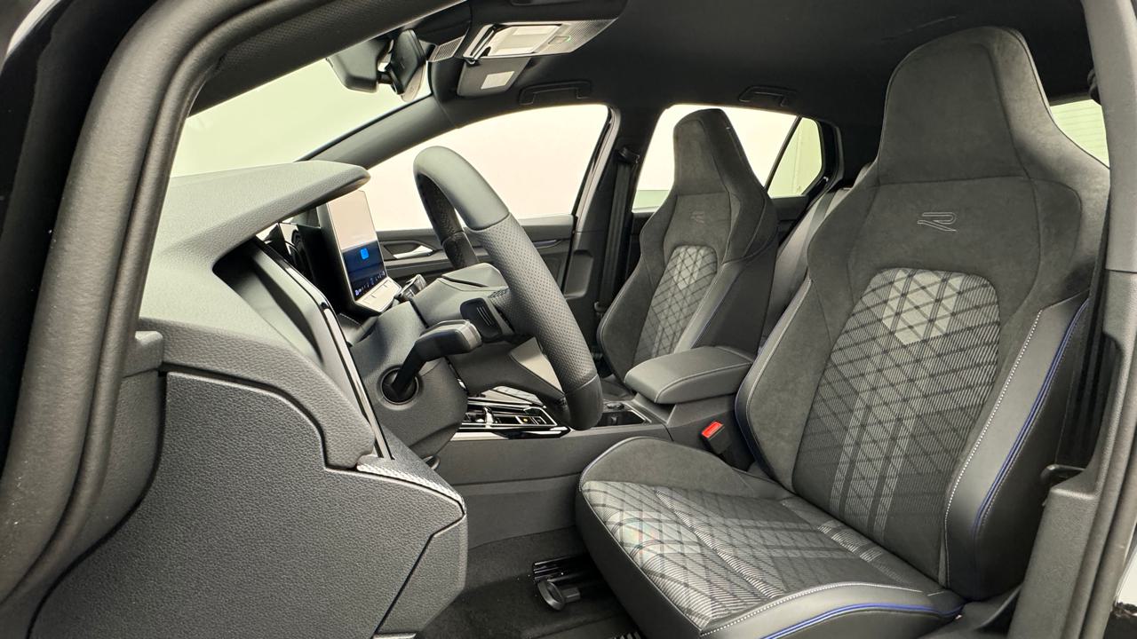 VW<br>Golf VIII 1.5 e TSI mHEV R-Line DSG