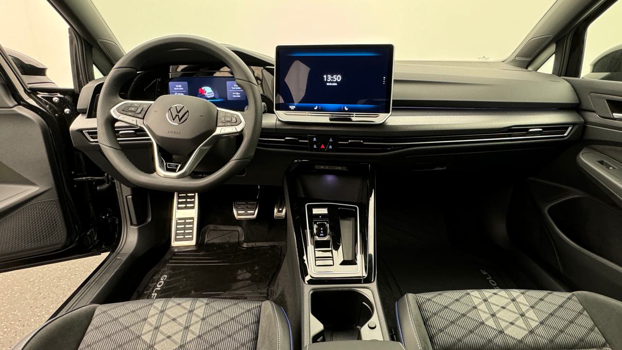 VW<br>Golf VIII 1.5 e TSI mHEV R-Line DSG