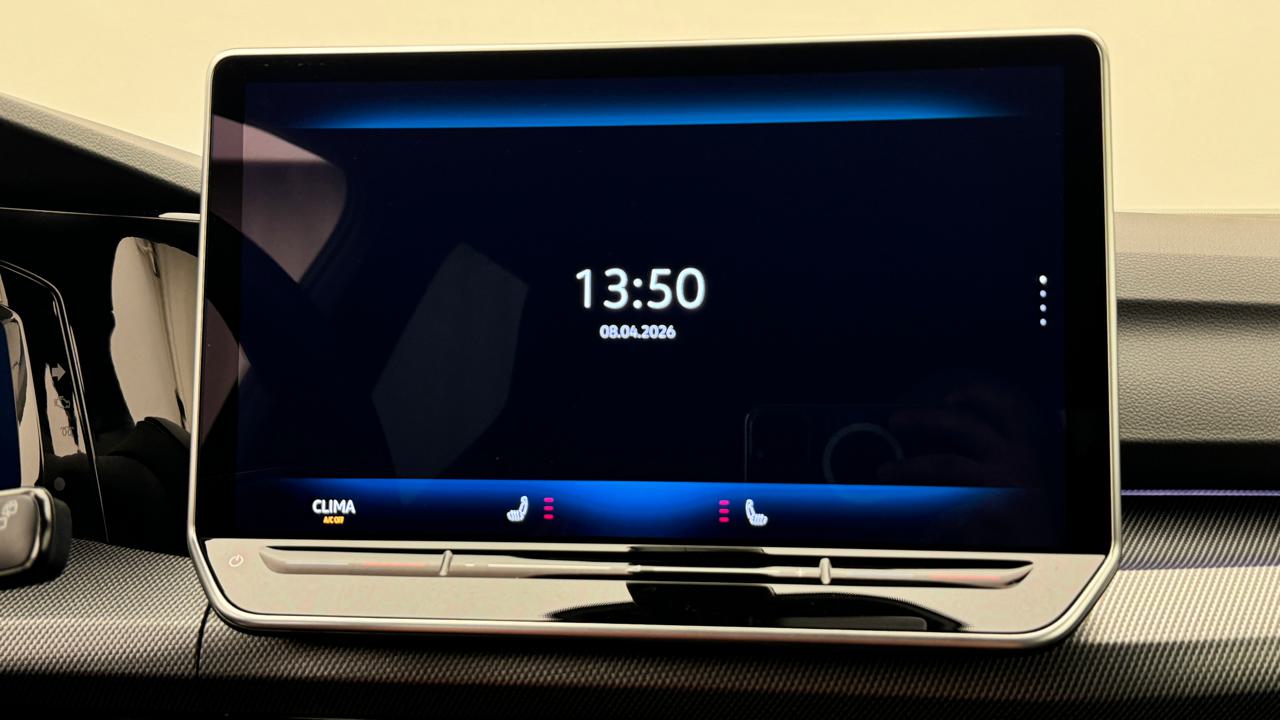 VW<br>Golf VIII 1.5 e TSI mHEV R-Line DSG