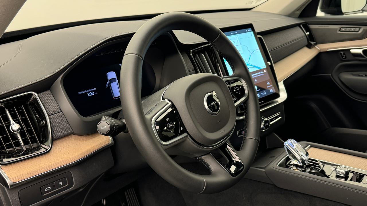 Volvo<br>XC90 T8 eAWD PluginHybrid Plus Dark Geartronic