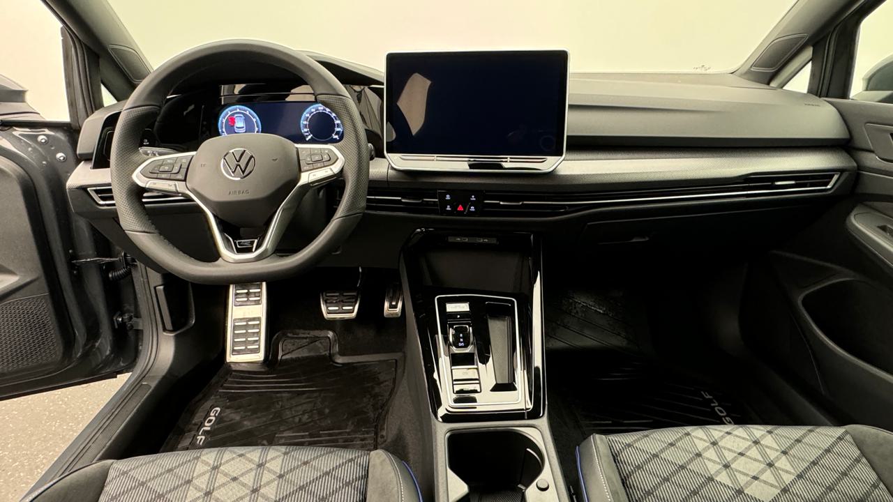 VW<br>Golf VIII 1.5 e TSI mHEV R-Line DSG