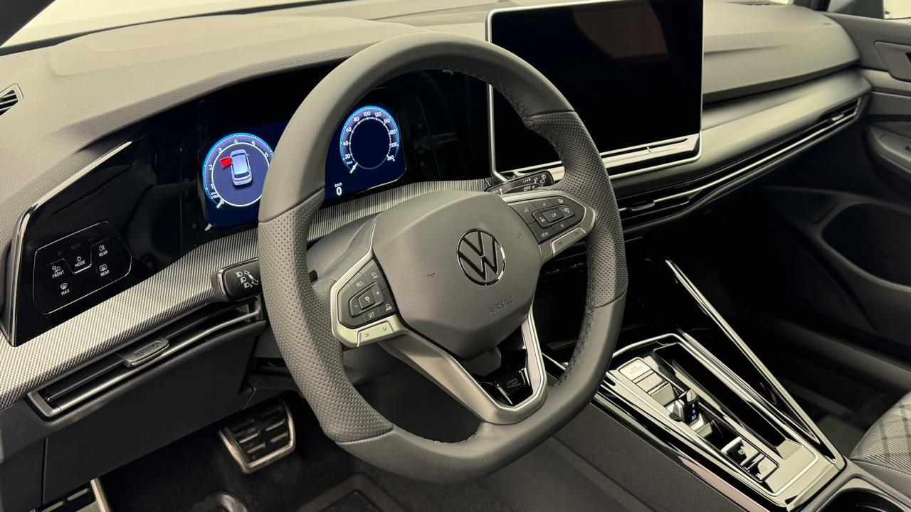 VW<br>Golf VIII 1.5 e TSI mHEV R-Line DSG