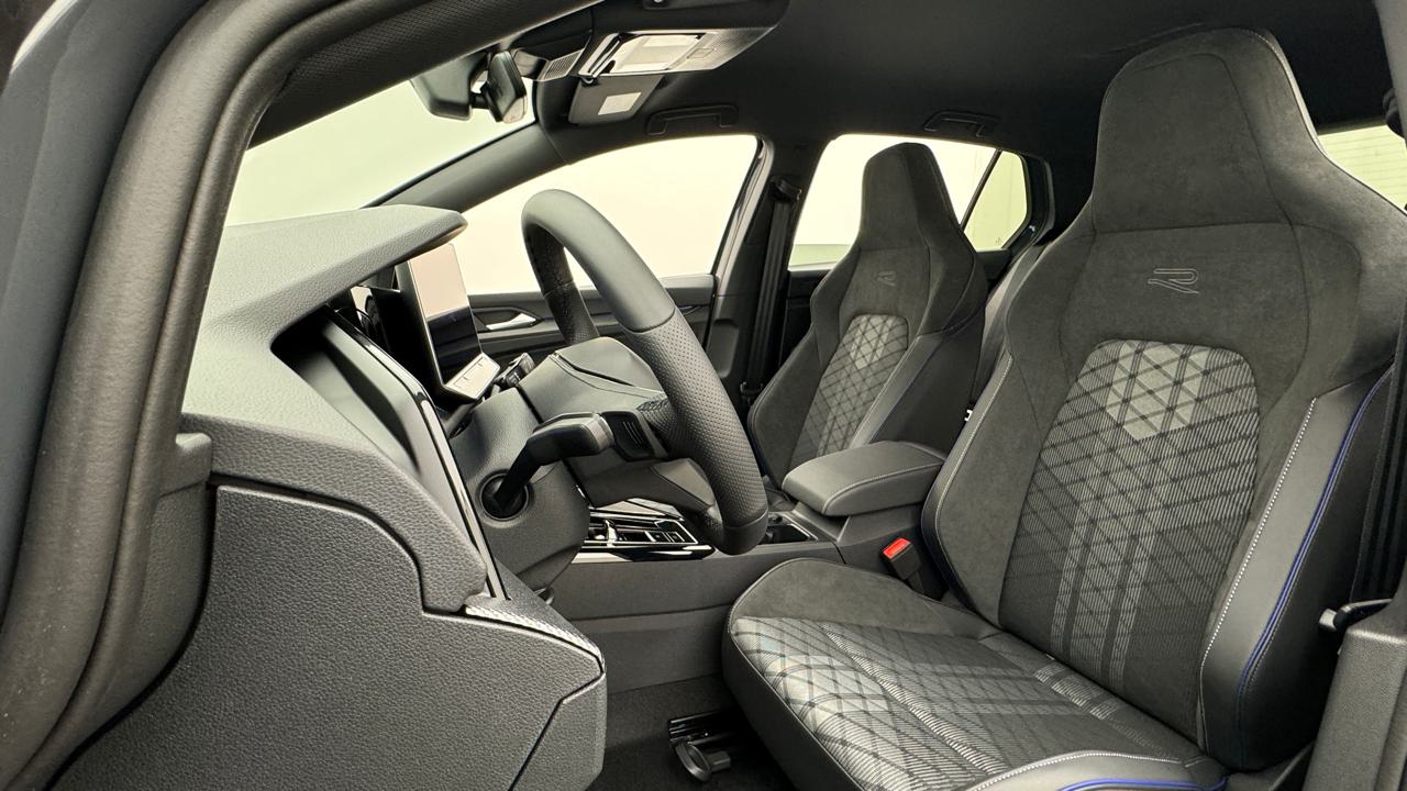 VW<br>Golf VIII 1.5 e TSI mHEV R-Line DSG