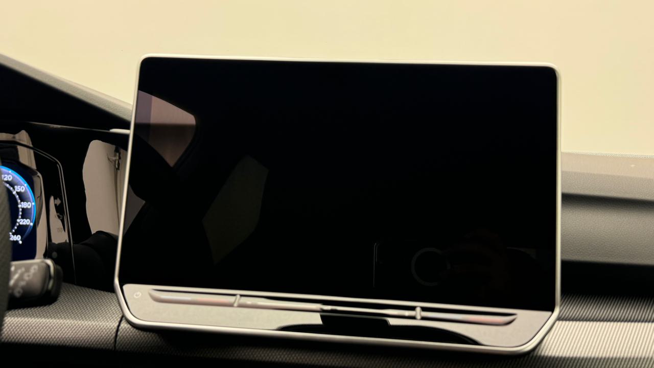 VW<br>Golf VIII 1.5 e TSI mHEV R-Line DSG