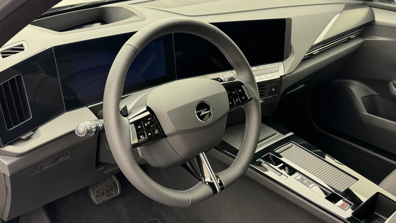 Opel<br>Astra 1.2i Turbo GS A