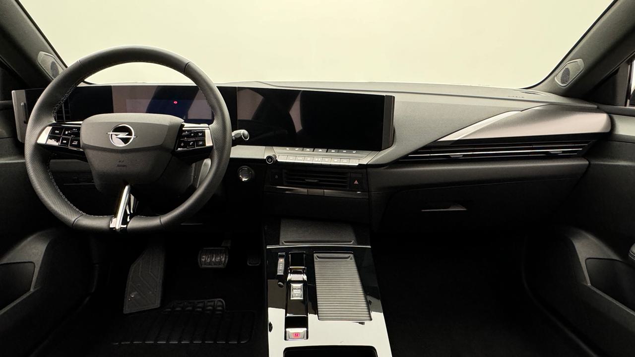 Opel<br>Astra 1.2i Turbo GS A