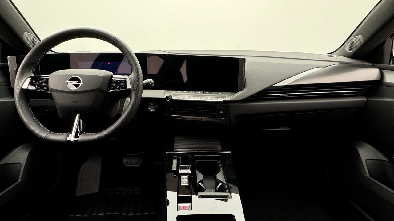 Opel<br>Astra 1.2i Turbo GS A