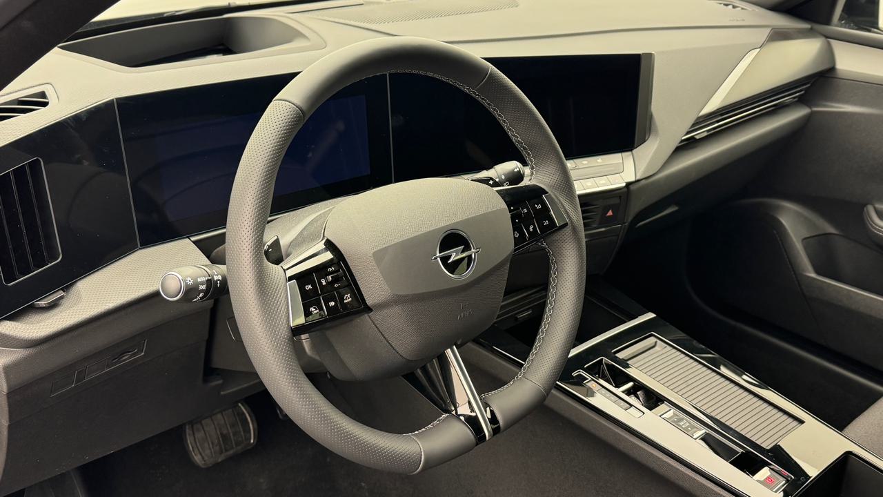 Opel<br>Astra 1.2i Turbo GS A