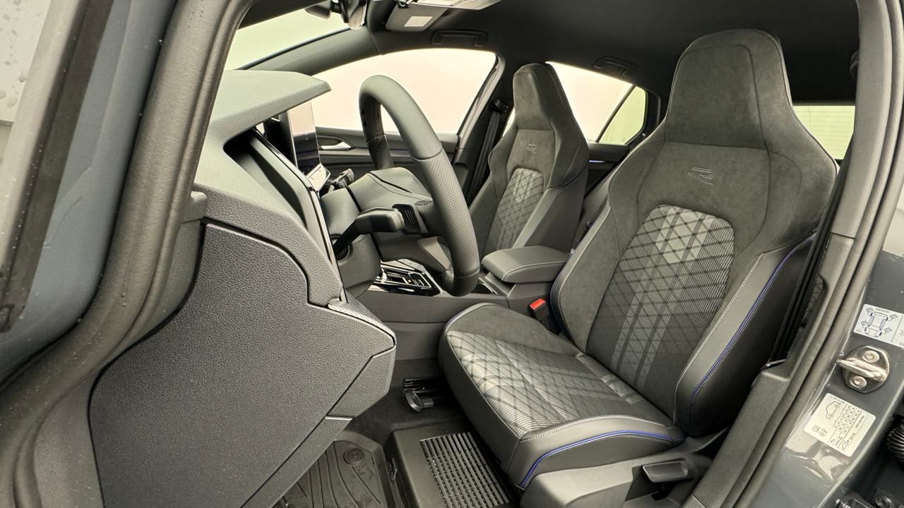 VW<br>Golf VIII 1.5 e TSI mHEV R-Line DSG