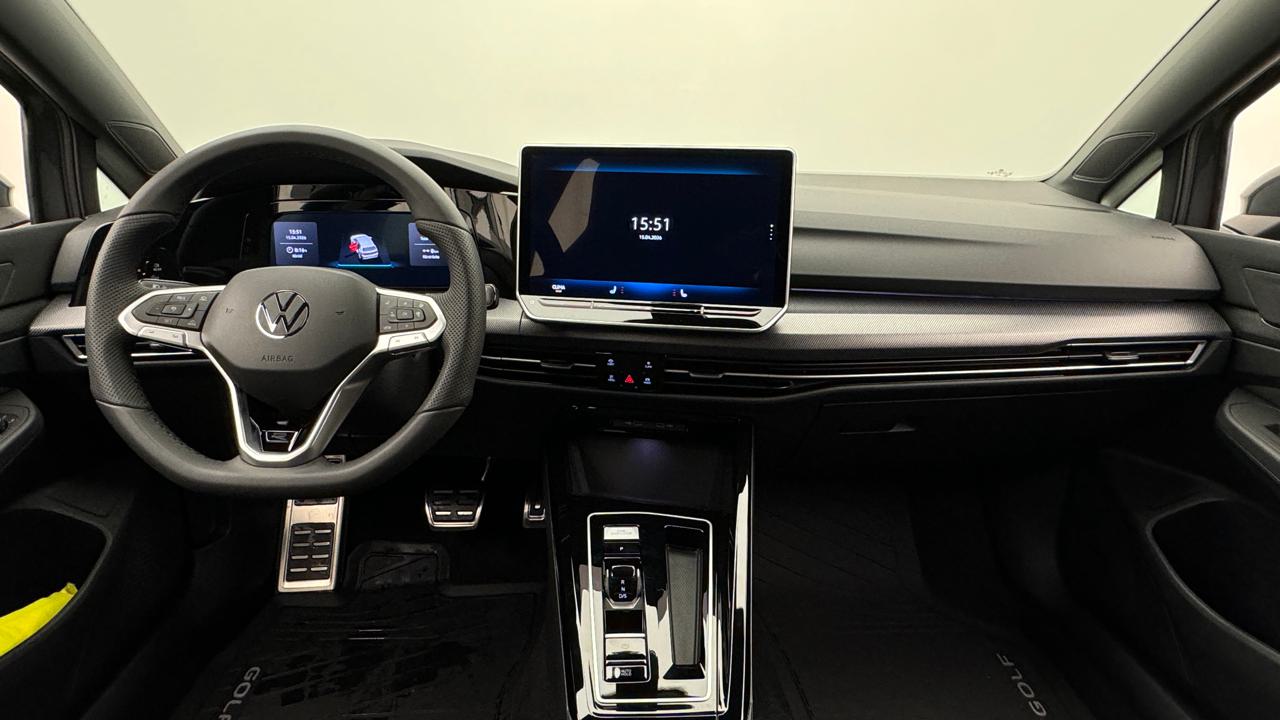 VW<br>Golf VIII 1.5 e TSI mHEV R-Line DSG