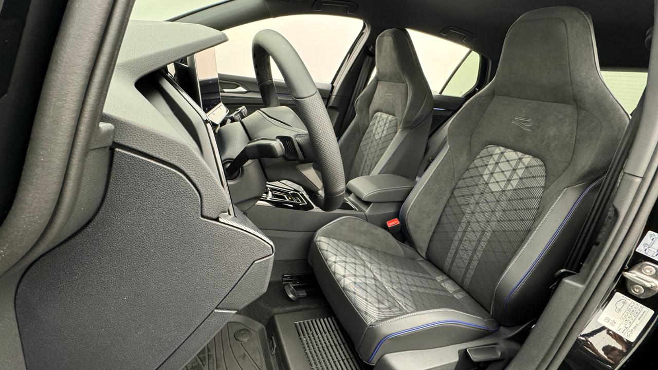 VW<br>Golf VIII 1.5 e TSI mHEV R-Line DSG