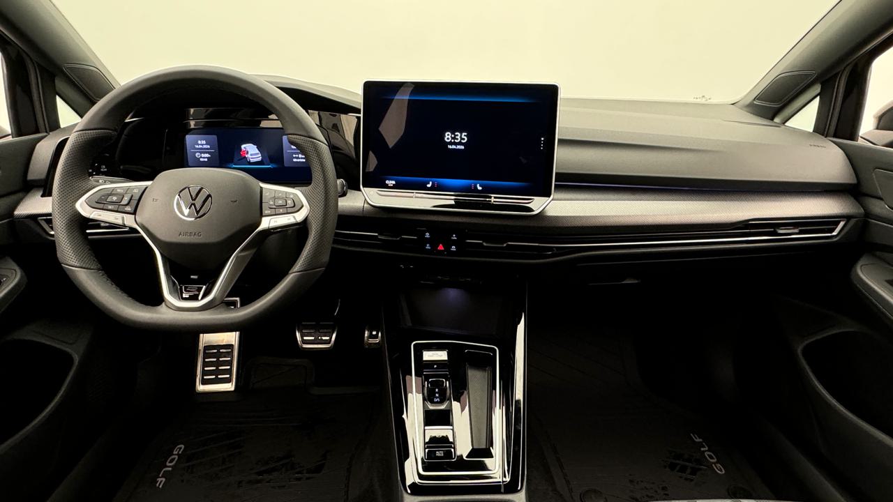 VW<br>Golf VIII 1.5 e TSI mHEV R-Line DSG