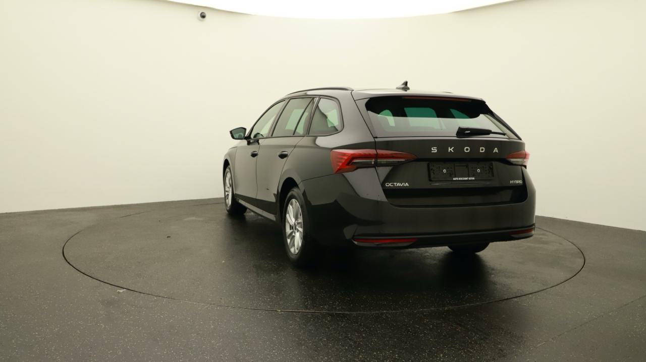 Skoda<br>Octavia Combi 1.5 TSI mHEV DSG Selection