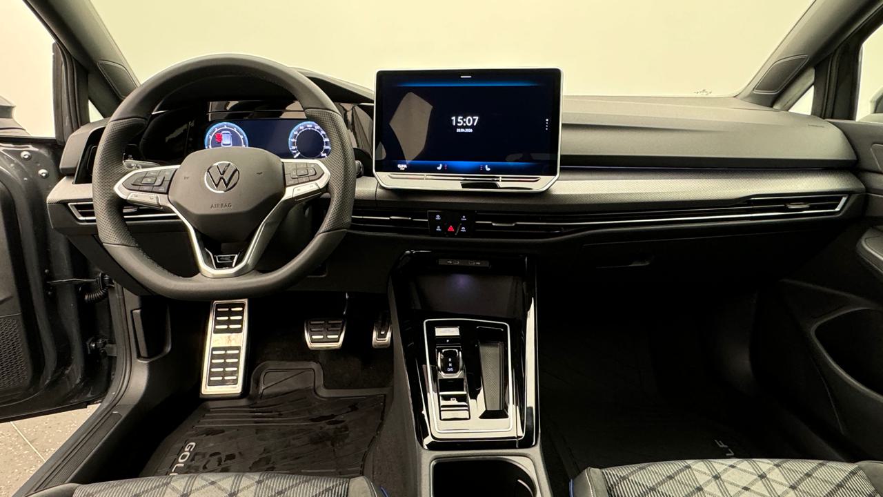 VW<br>Golf VIII 2.0 TSI R-Line DSG 4 Motion
