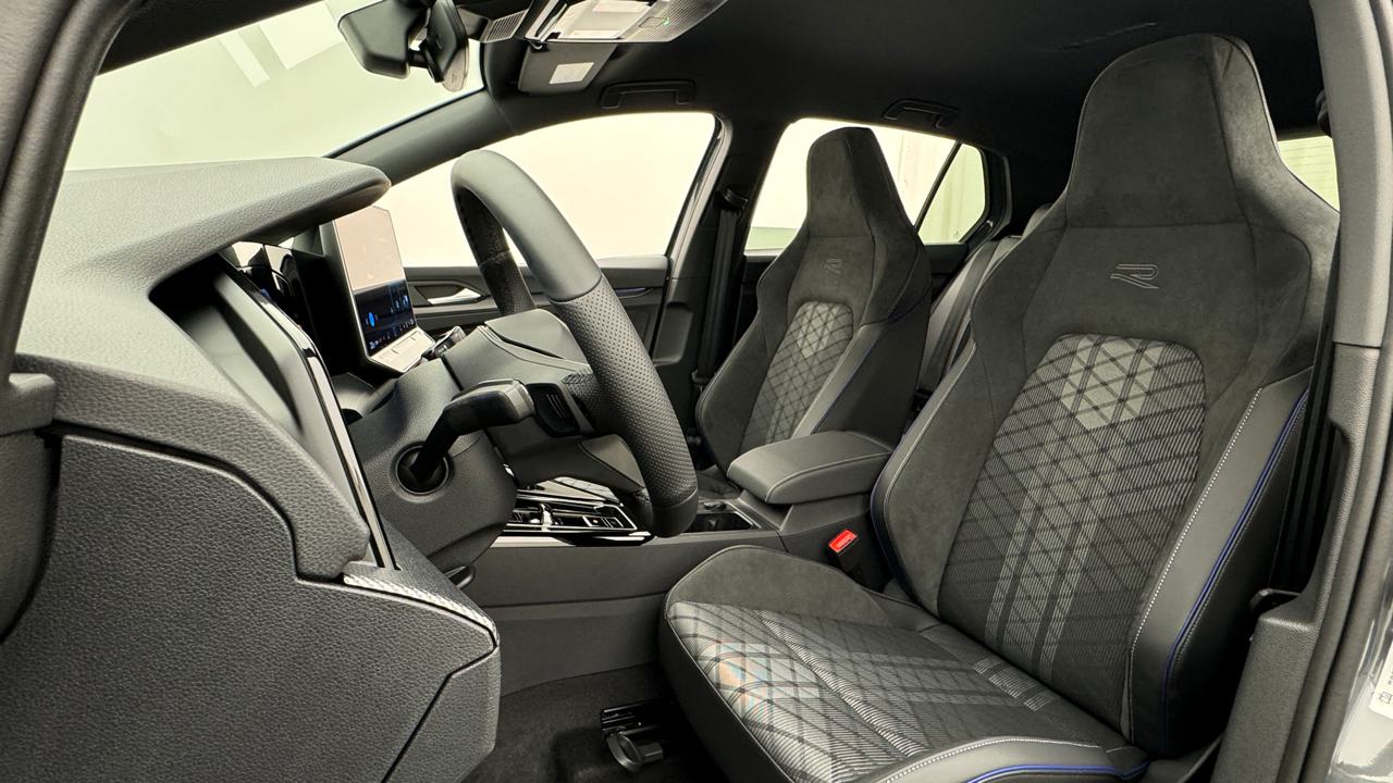 VW<br>Golf VIII 2.0 TSI R-Line DSG 4 Motion