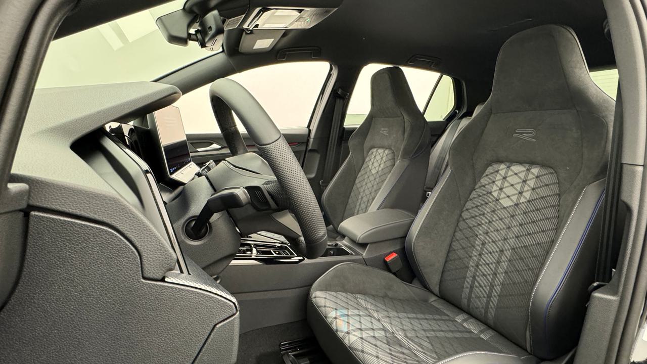 VW<br>Golf VIII 2.0 TSI R-Line DSG 4 Motion