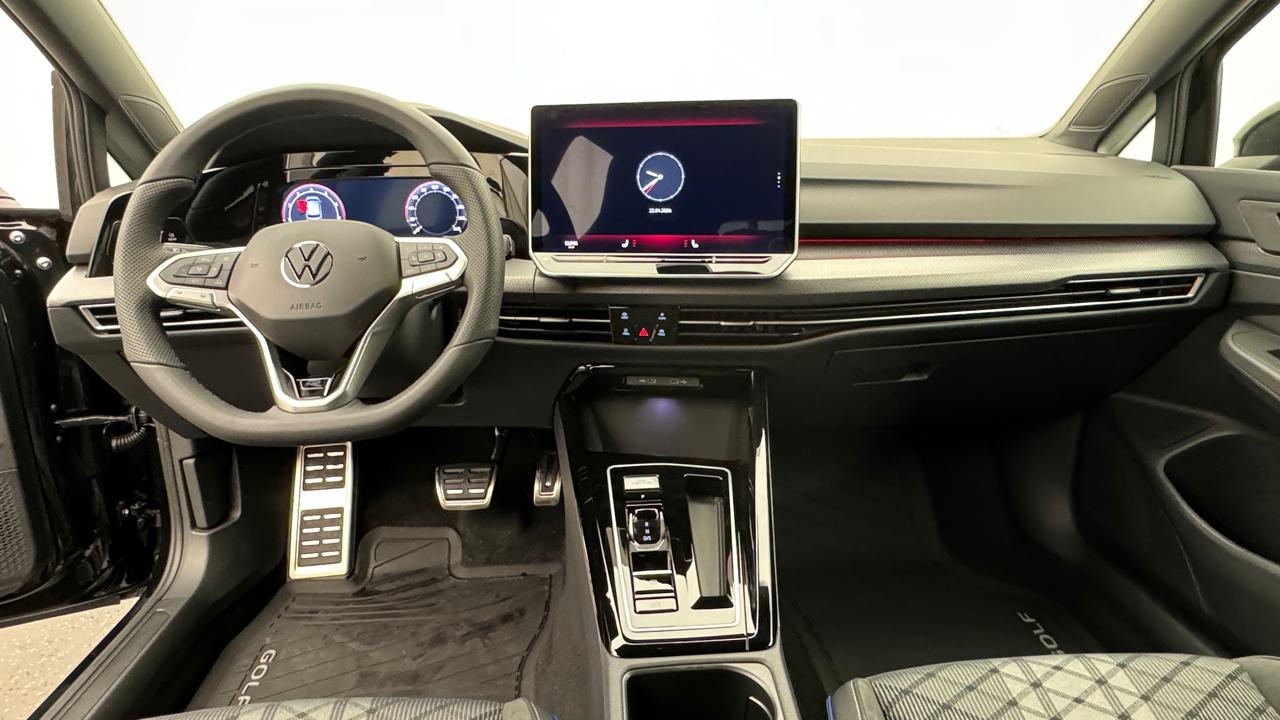 VW<br>Golf VIII 2.0 TSI R-Line DSG 4 Motion