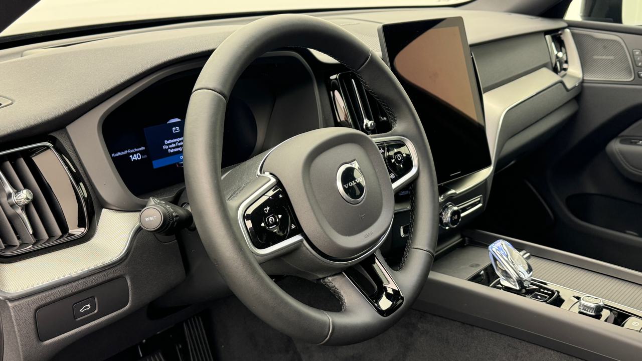 Volvo<br>XC60 B5 Benzin Mild Hybrid AWD Black Edition