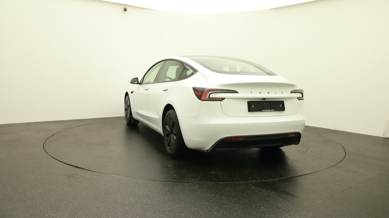 Tesla<br>Model 3 Long Range RWD