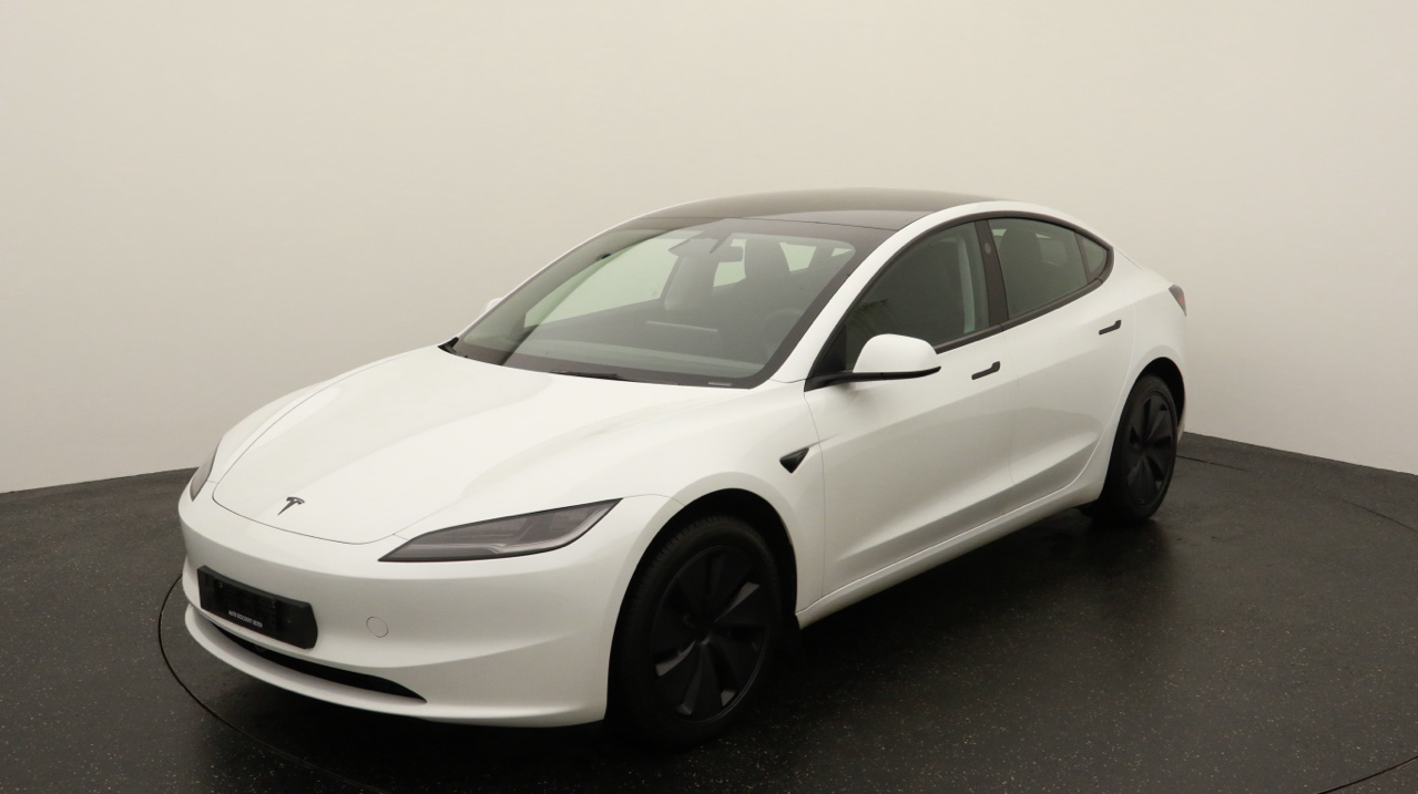 Tesla<br>Model 3 Long Range RWD
