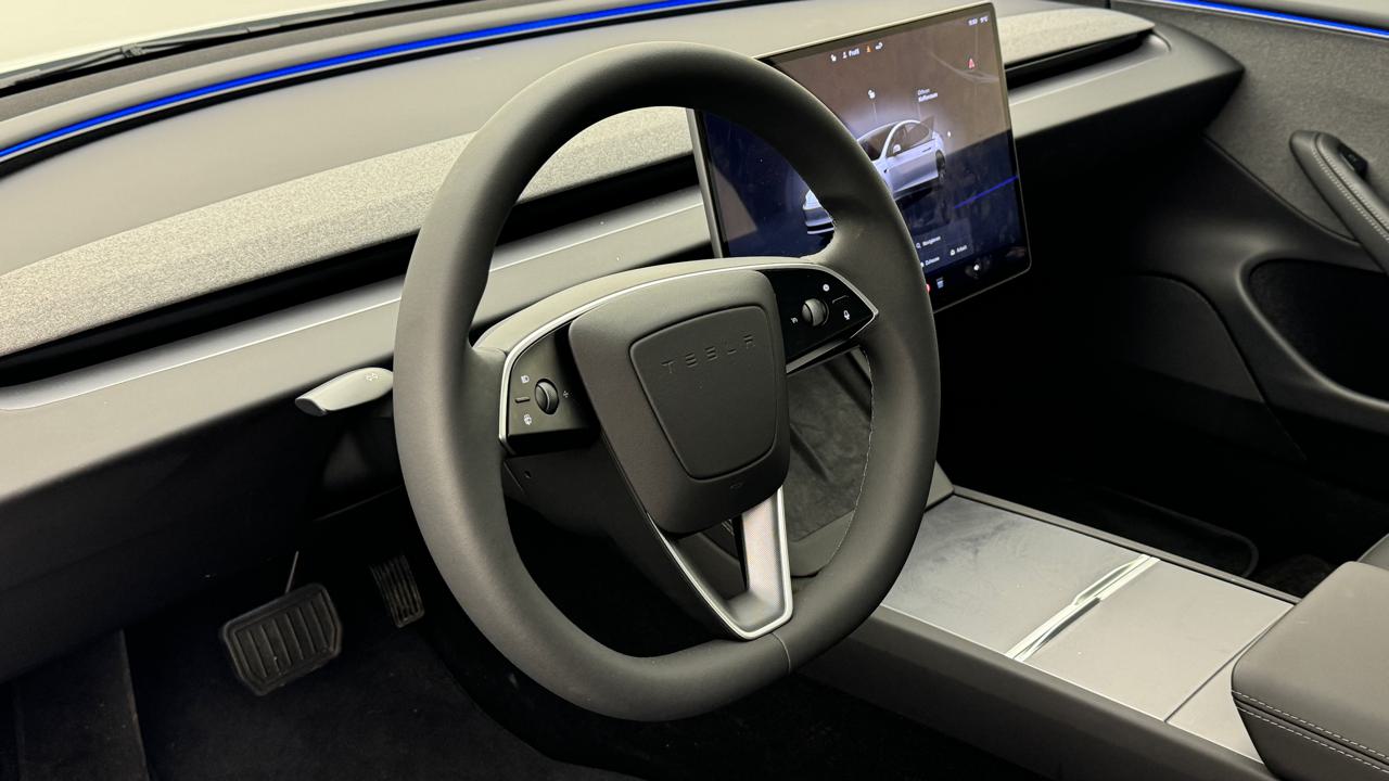 Tesla<br>Model 3 Long Range RWD