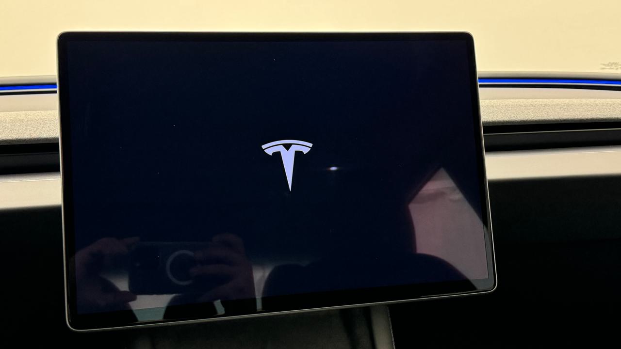 Tesla<br>Model 3 Long Range RWD