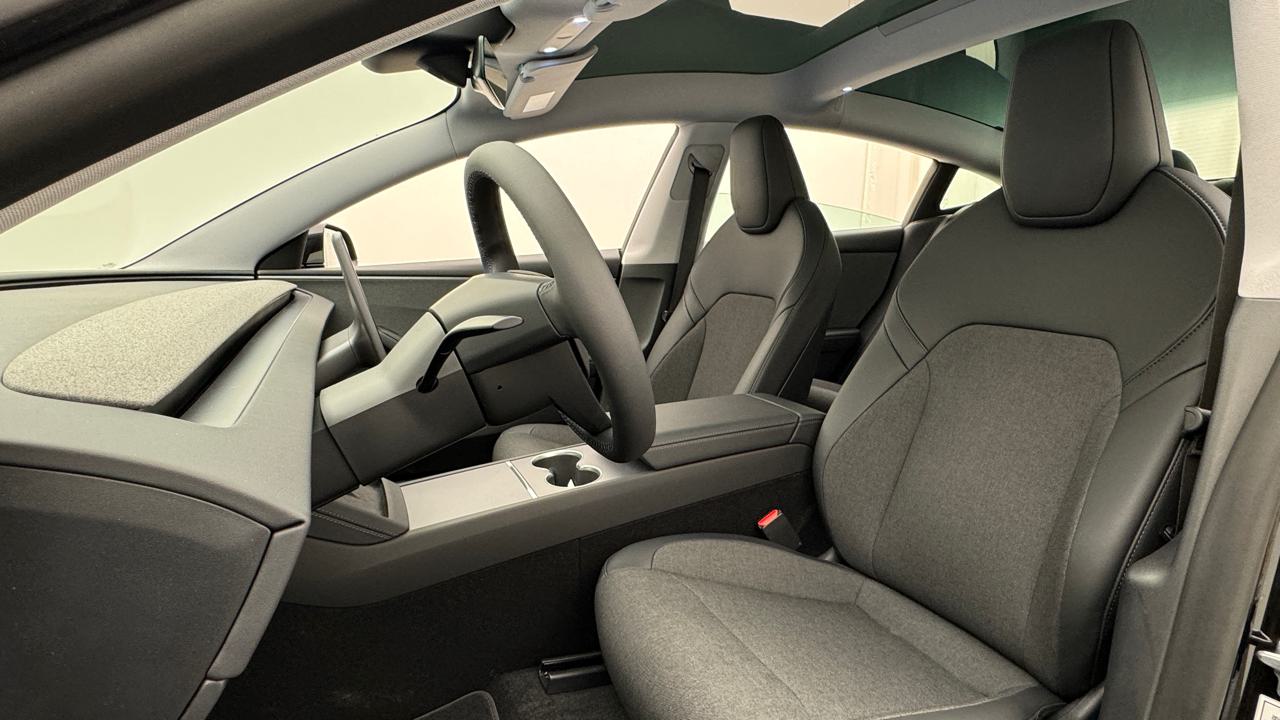 Tesla<br>Model 3 RWD