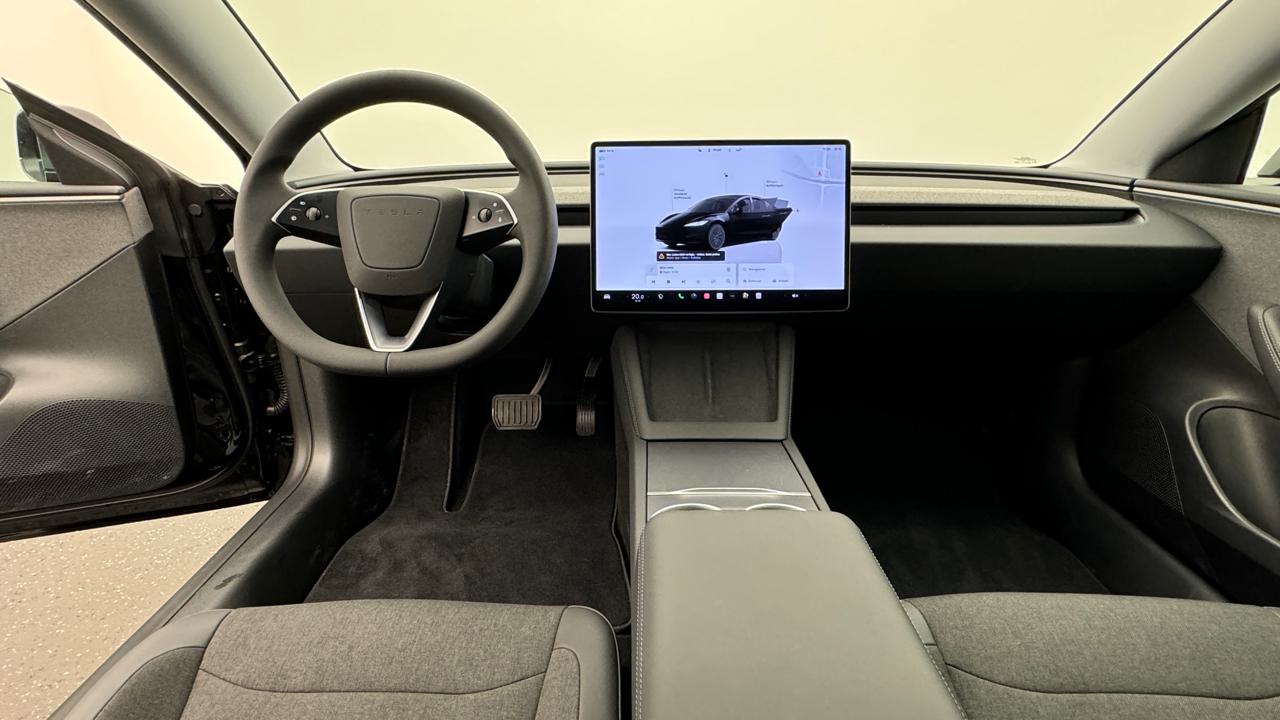 Tesla<br>Model 3 RWD