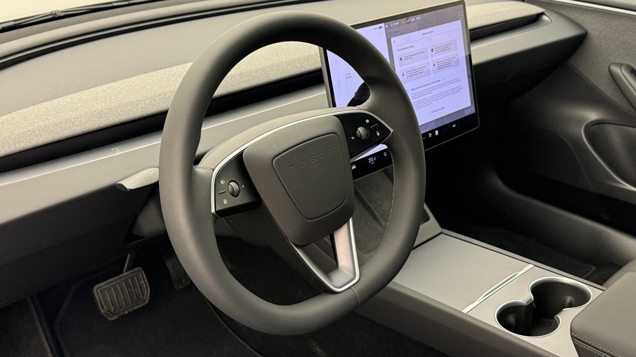 Tesla<br>Model 3 RWD