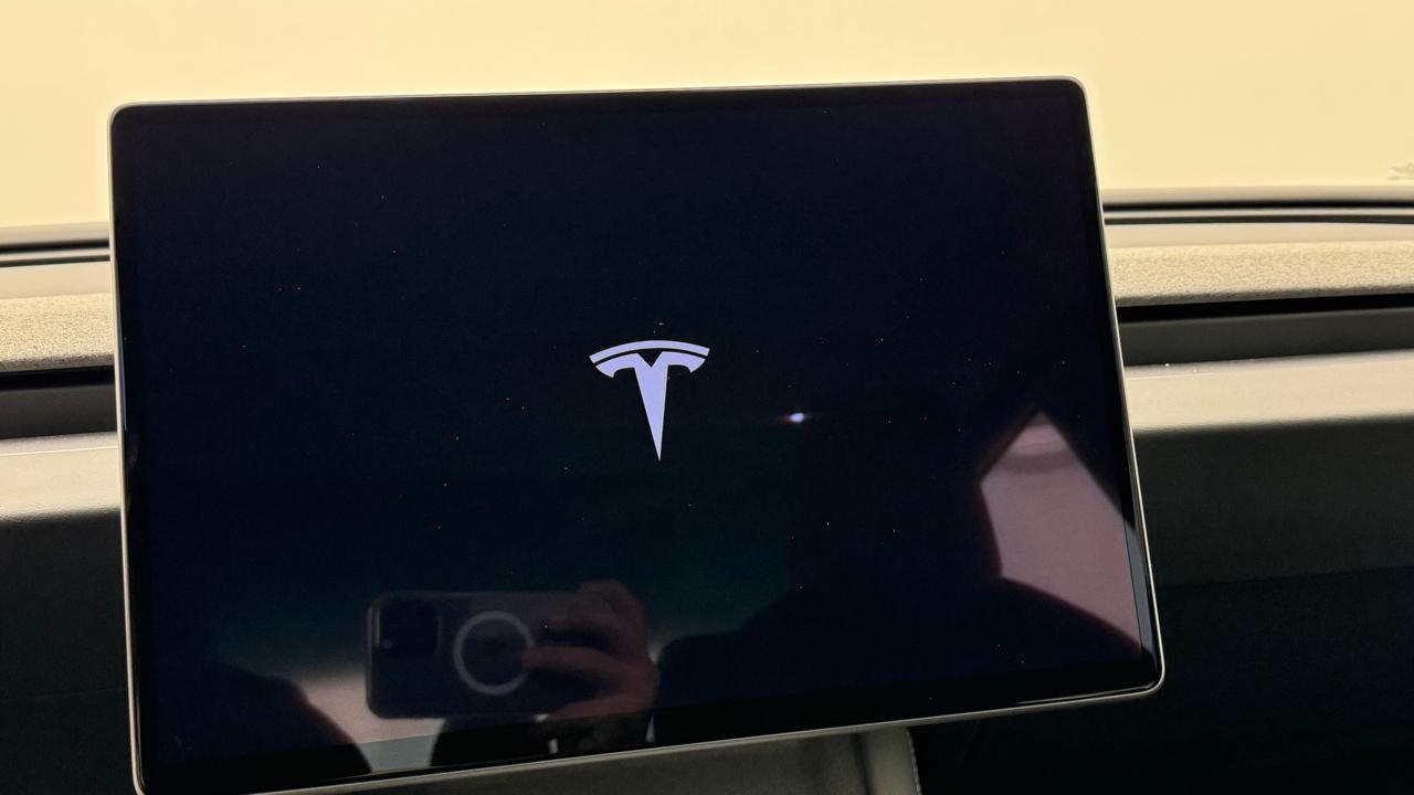 Tesla<br>Model 3 RWD