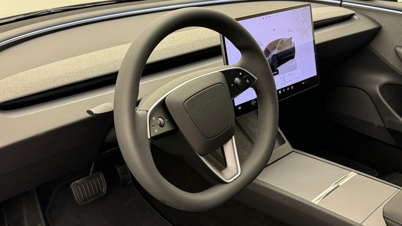 Tesla<br>Model 3 Long Range RWD