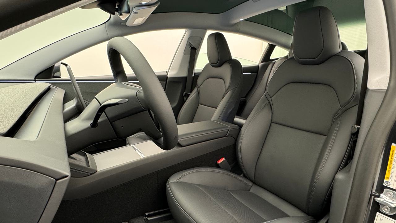 Tesla<br>Model 3 Long Range RWD