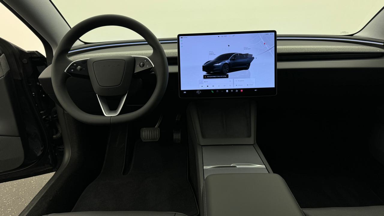 Tesla<br>Model 3 Long Range RWD