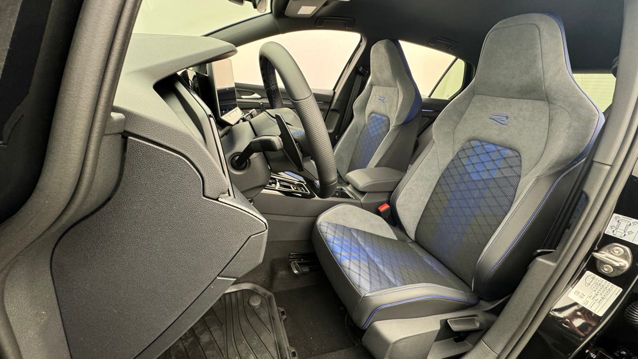 VW<br>Golf VIII 2.0 TSI R DSG 4 Motion