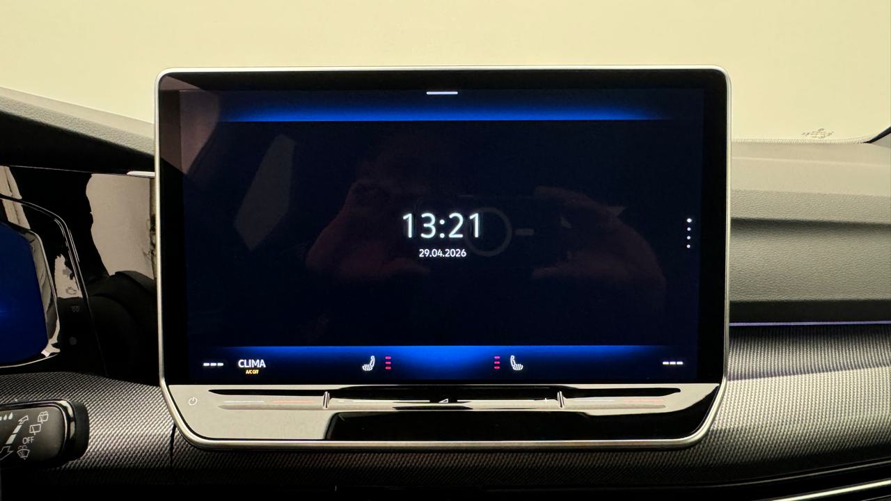 VW<br>Golf VIII 2.0 TSI R DSG 4 Motion