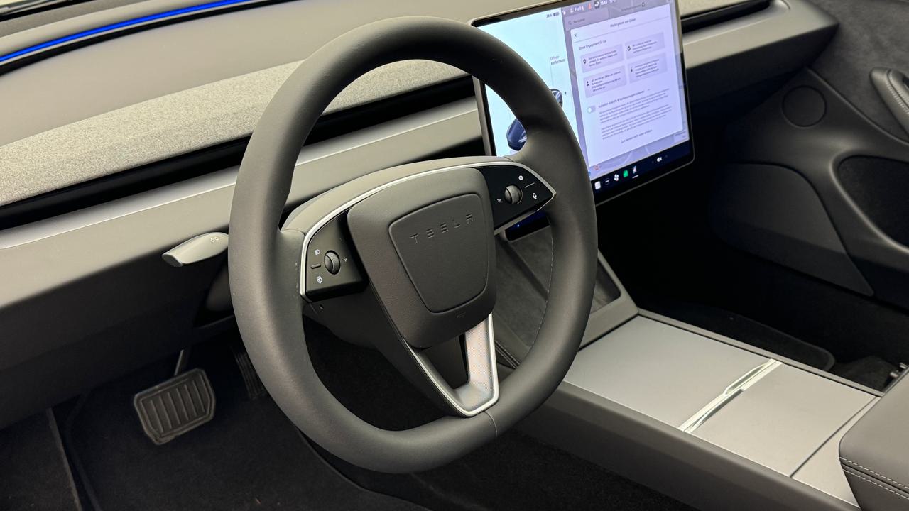 Tesla<br>Model 3 Long Range Dual Motor AWD