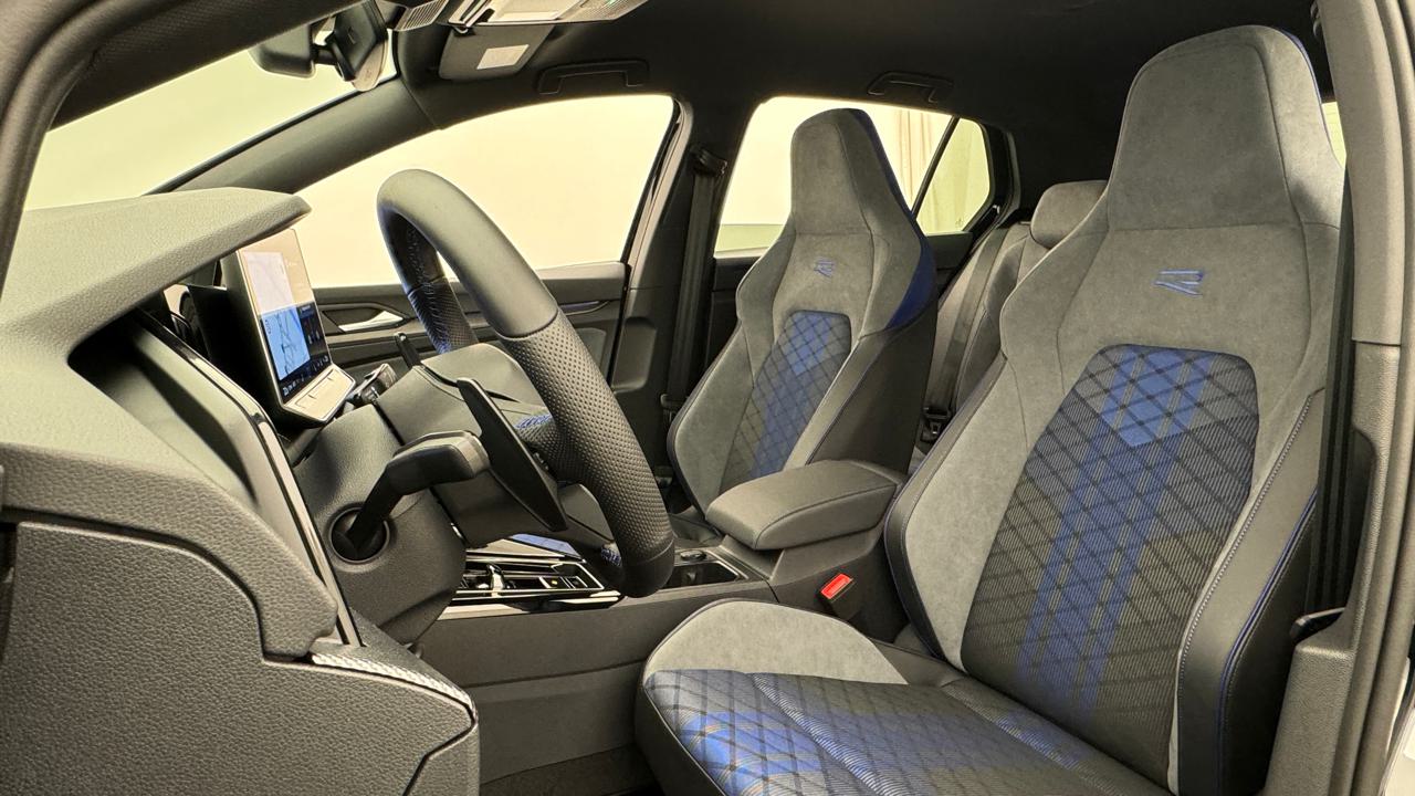VW<br>Golf VIII 2.0 TSI R DSG 4 Motion