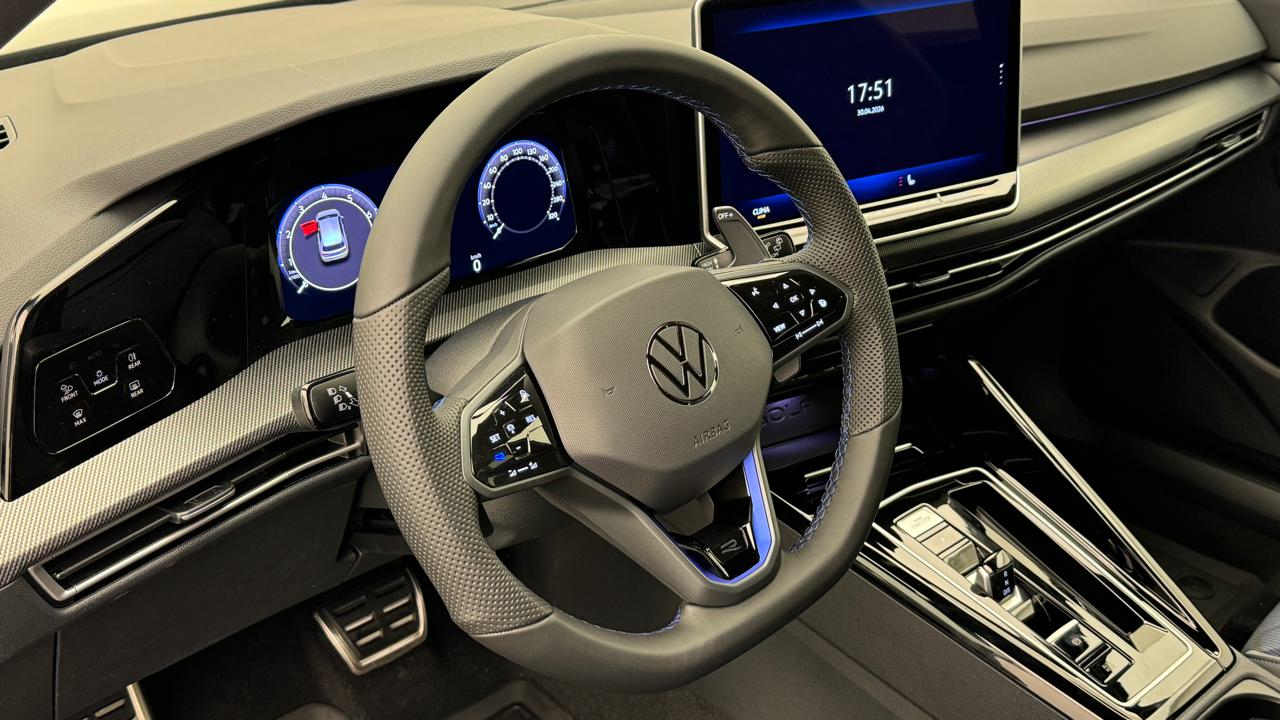 VW<br>Golf VIII 2.0 TSI R DSG 4 Motion