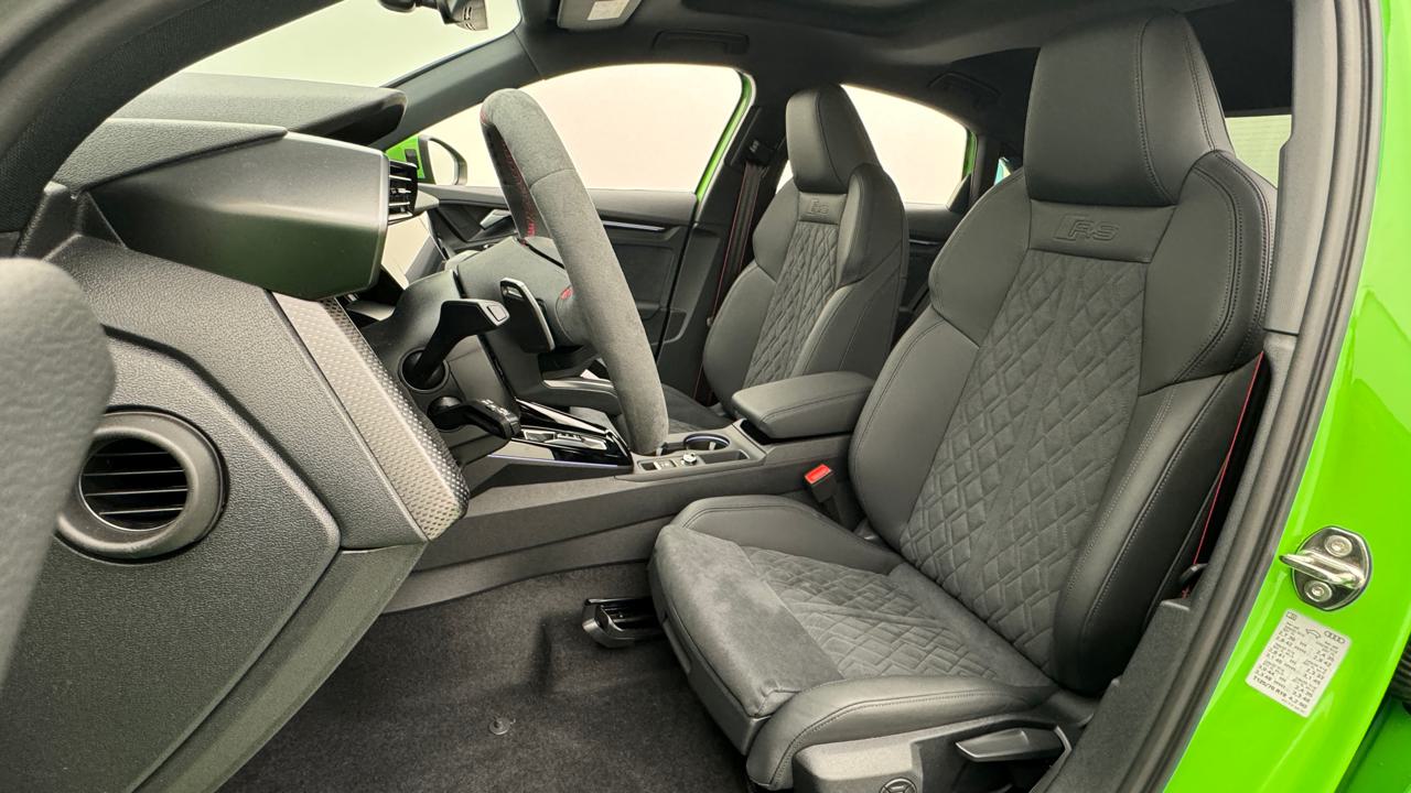 Audi<br>RS3 Limousine 2.5 TSI quattro S-tronic
