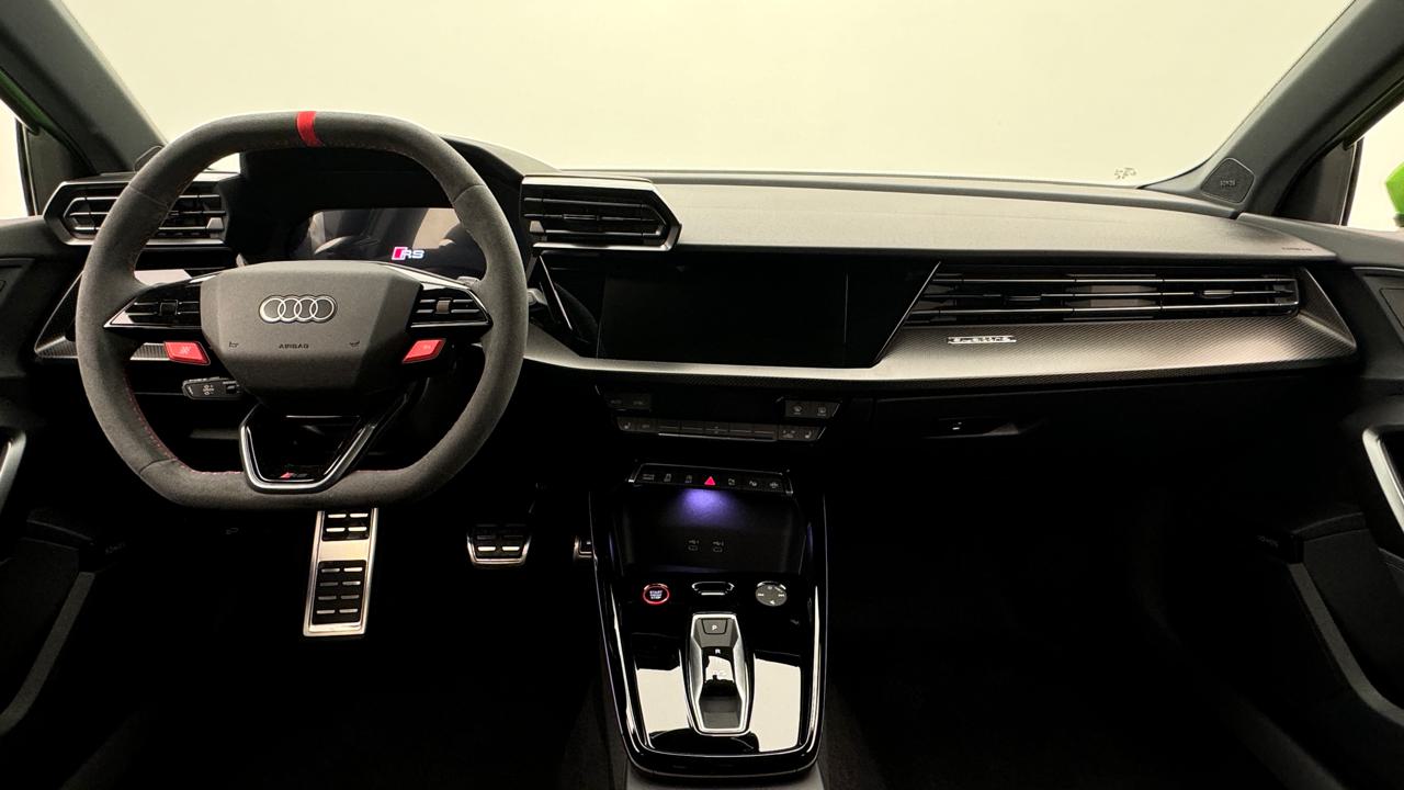 Audi<br>RS3 Limousine 2.5 TSI quattro S-tronic