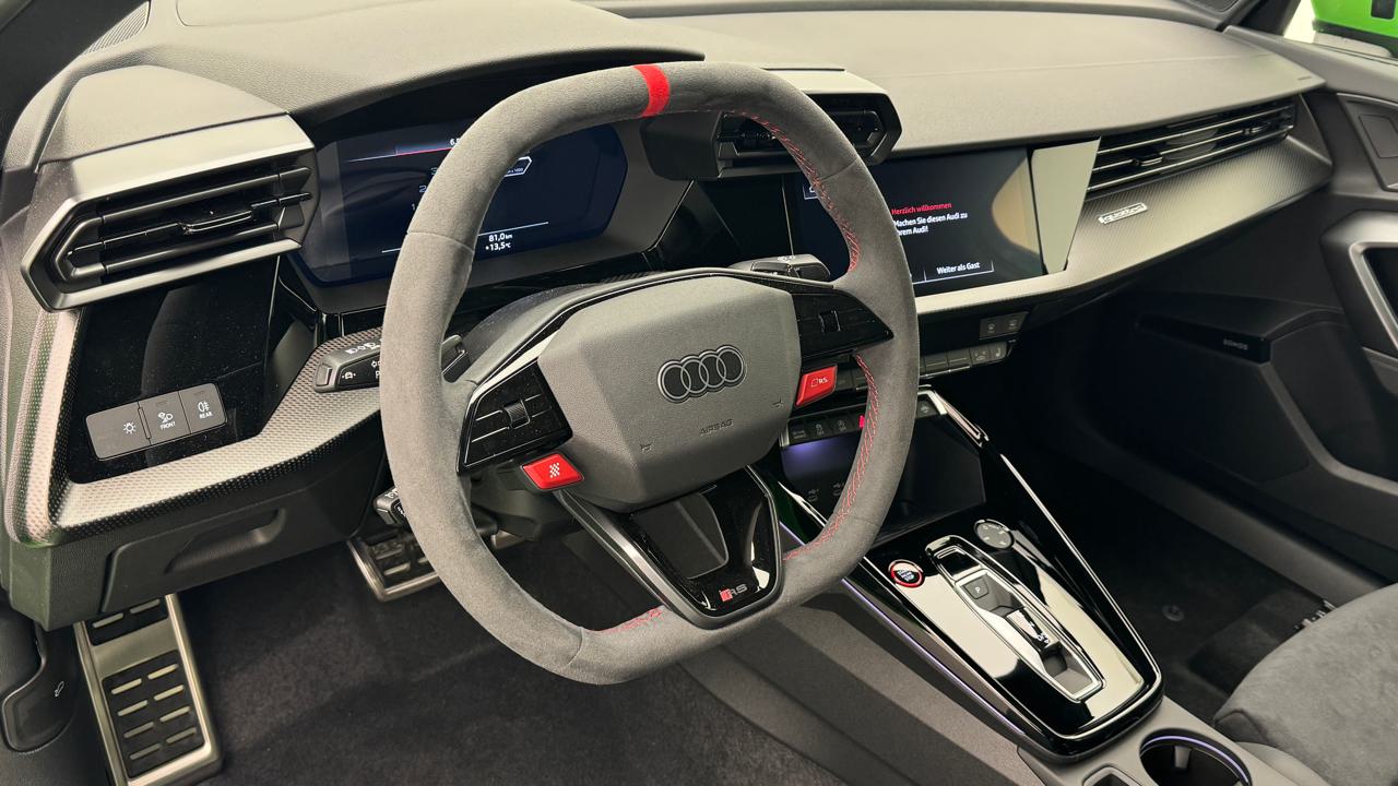 Audi<br>RS3 Limousine 2.5 TSI quattro S-tronic