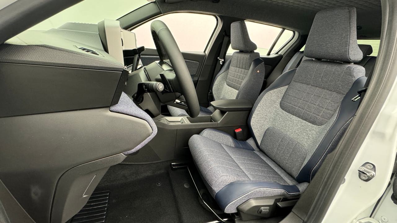 Renault<br>R4 E-Tech Comfort Range 52 kWh Techno