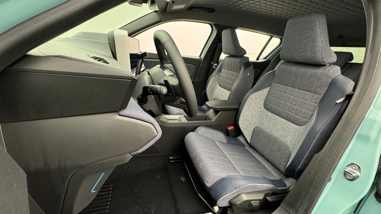 Renault<br>R4 E-Tech Comfort Range 52 kWh Techno