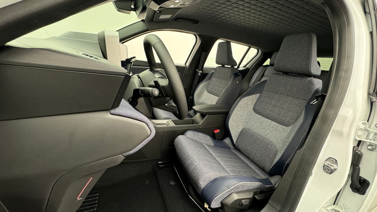Renault<br>R4 E-Tech Comfort Range 52 kWh Techno