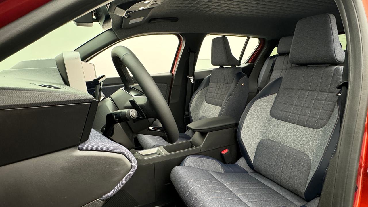 Renault<br>R4 E-Tech Comfort Range 52 kWh Techno