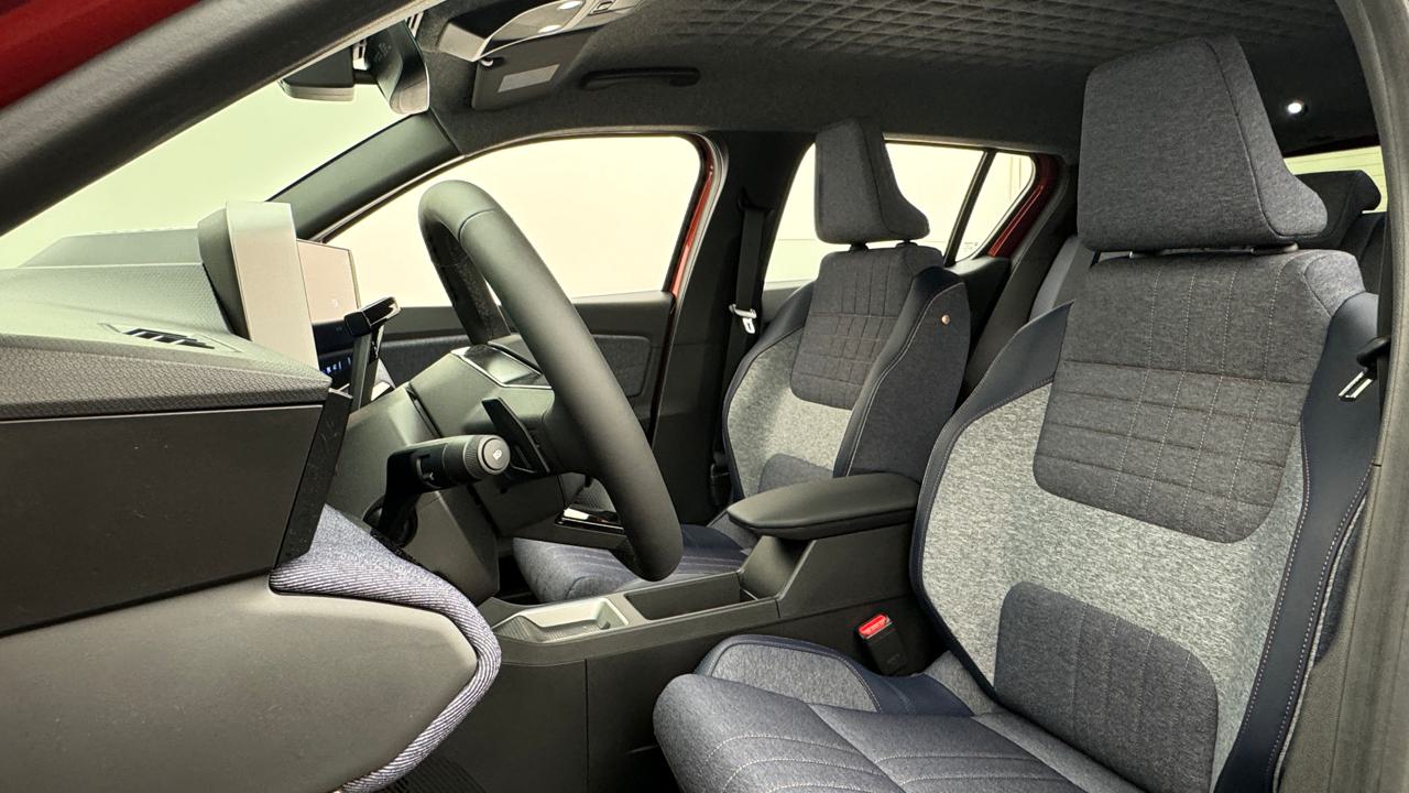 Renault<br>R4 E-Tech Comfort Range 52 kWh Techno