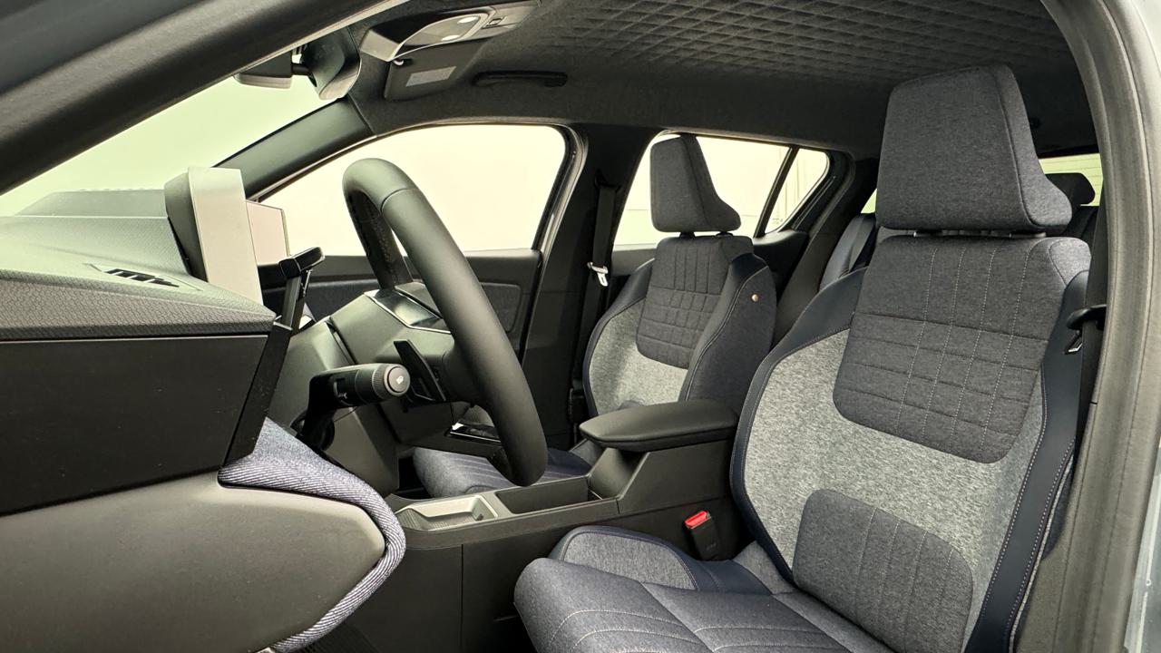 Renault<br>R4 E-Tech Comfort Range 52 kWh Techno