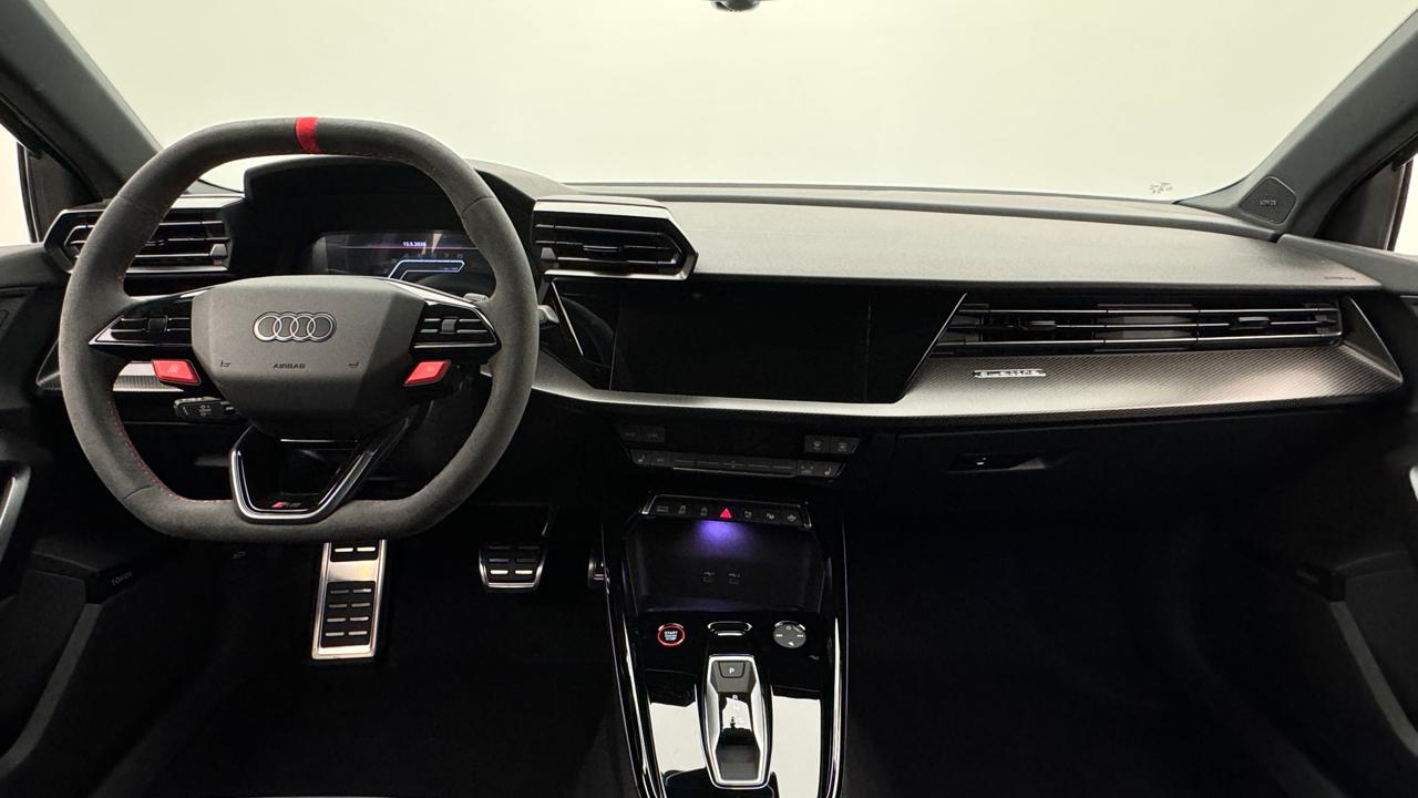 Audi<br>RS3 Limousine 2.5 TSI quattro S-tronic