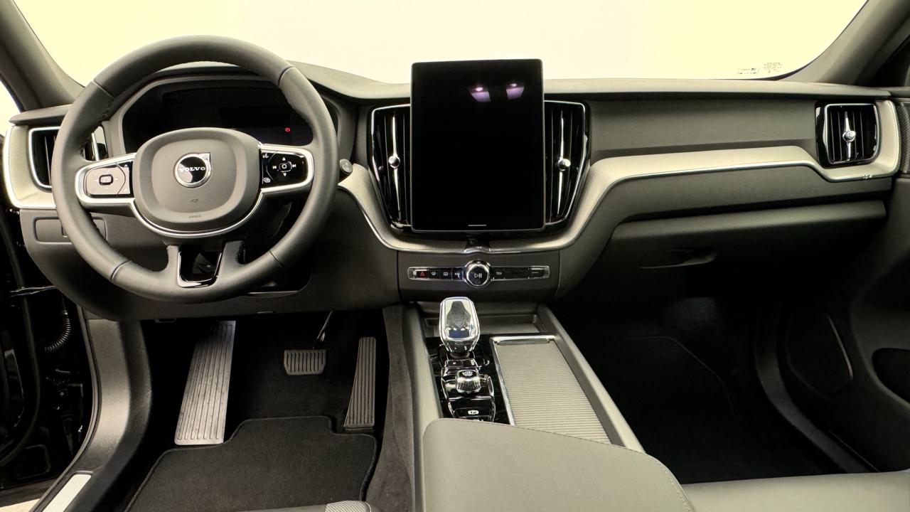 Volvo<br>XC60 B5 Benzin Mild Hybrid AWD Black Edition
